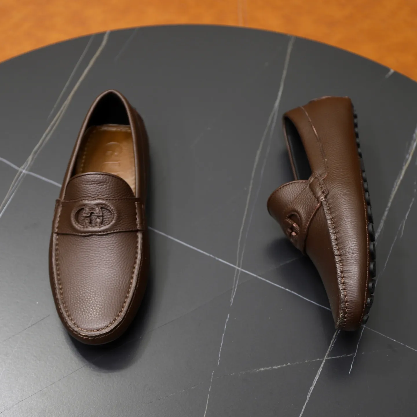 Ex-factory price: 480💰【GUCCI】Gucci ⚠️High-end men’s driving and pedal series ⚠️38-44 (customized for 45) ⚠️All original cowhide leather! Thick and soft! Made entirely of calfskin lining! Rubber sheet anti-slip beanie sole! Three-dimensional package technology! Fashionable and classic! Handicrafts! Original high quality! Feel free to compare!
